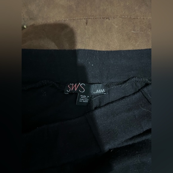 SWS Black Capris Leggings - Picture 3 of 3
